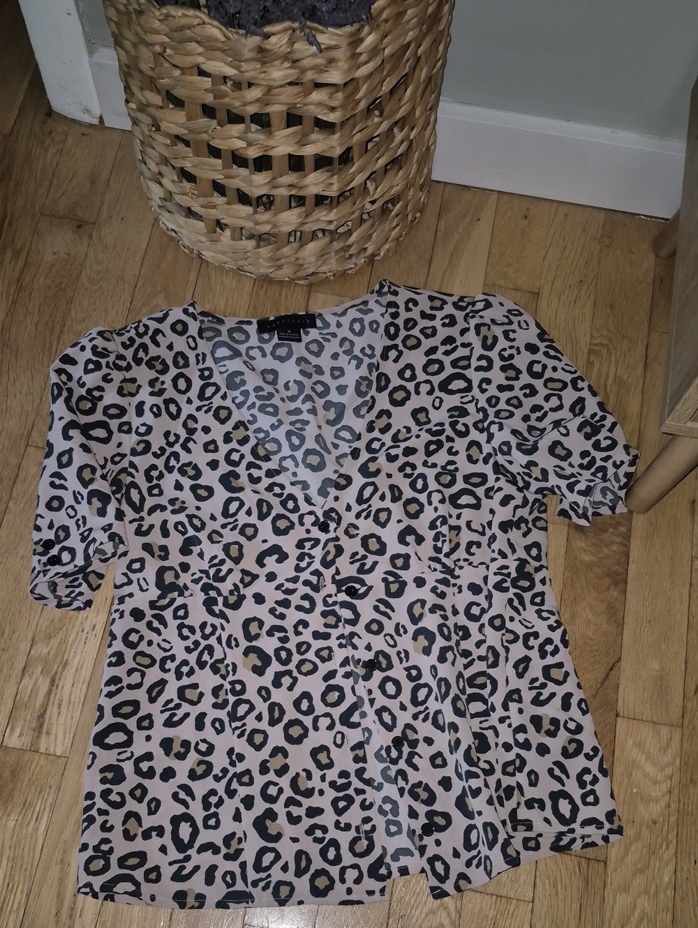 Sanctuary Leopard Print V-Neck Women’s Top - Black & Cream Print Womans Medium